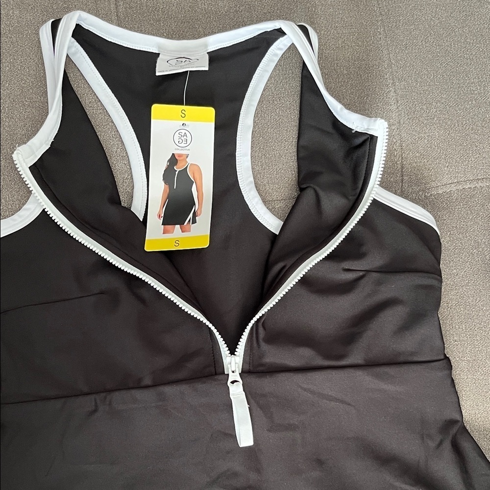Chic Black and White Women's Swim Coverup - Picture 7 of 11